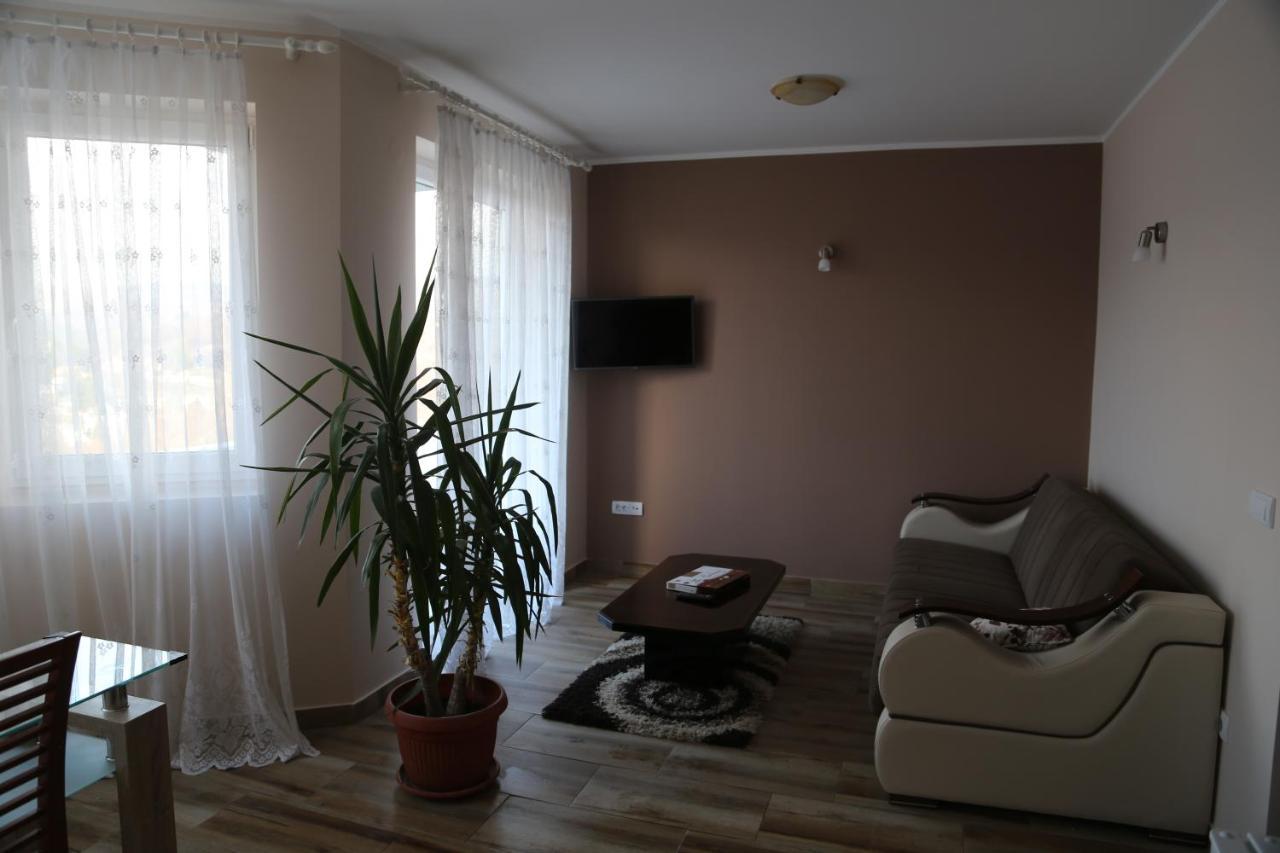 Fruskogorska Idila Apartmani فردنيك المظهر الخارجي الصورة
