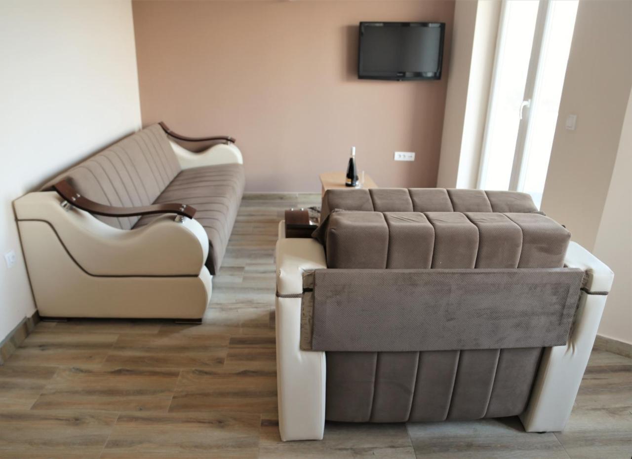 Fruskogorska Idila Apartmani فردنيك المظهر الخارجي الصورة