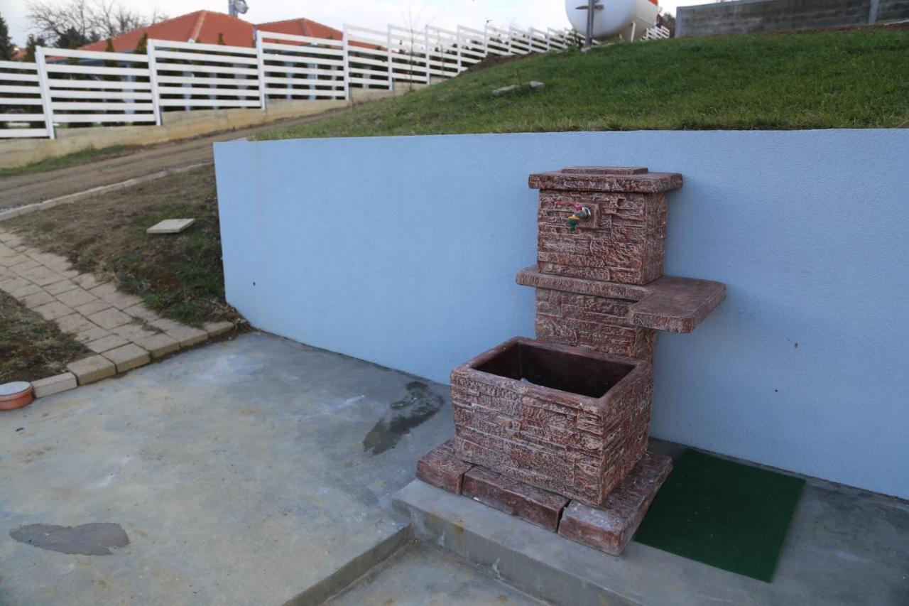 Fruskogorska Idila Apartmani فردنيك المظهر الخارجي الصورة