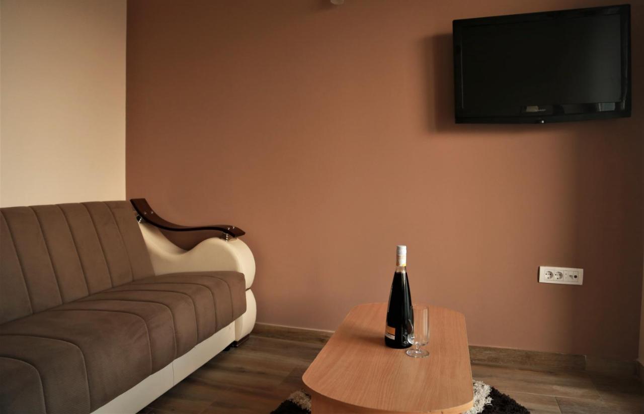 Fruskogorska Idila Apartmani فردنيك المظهر الخارجي الصورة