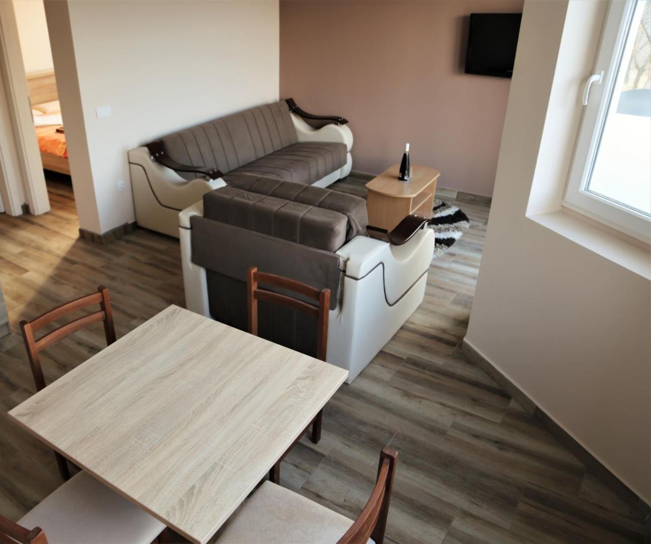 Fruskogorska Idila Apartmani فردنيك المظهر الخارجي الصورة